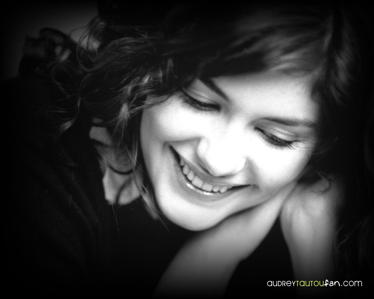 Audrey Tautou - wallpaper