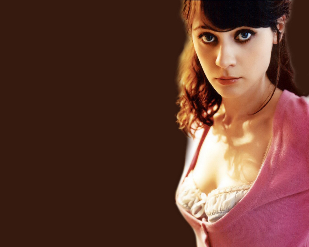 Zooey Deschanel - wallpaper pink sweater